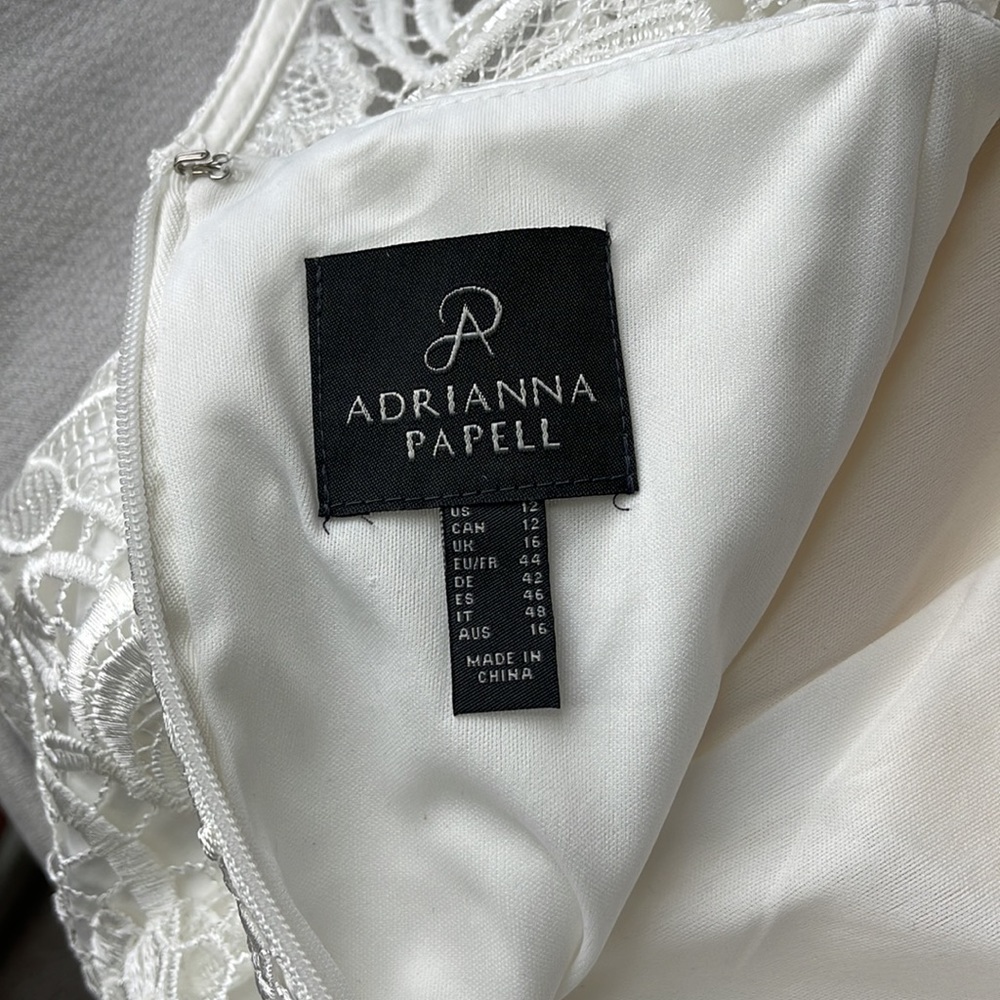 Wedding dress - Picture 8 of 16